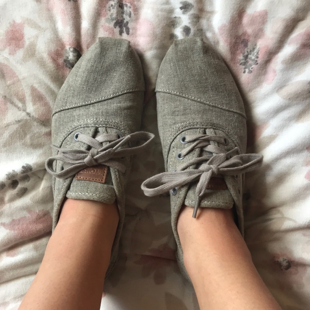 TOMS Canvas Lace Up Cordons Shoes